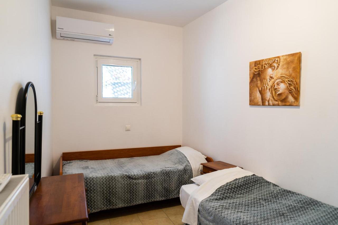 Aroma Cavas Apartment Pyrgos Kallistis Bagian luar foto