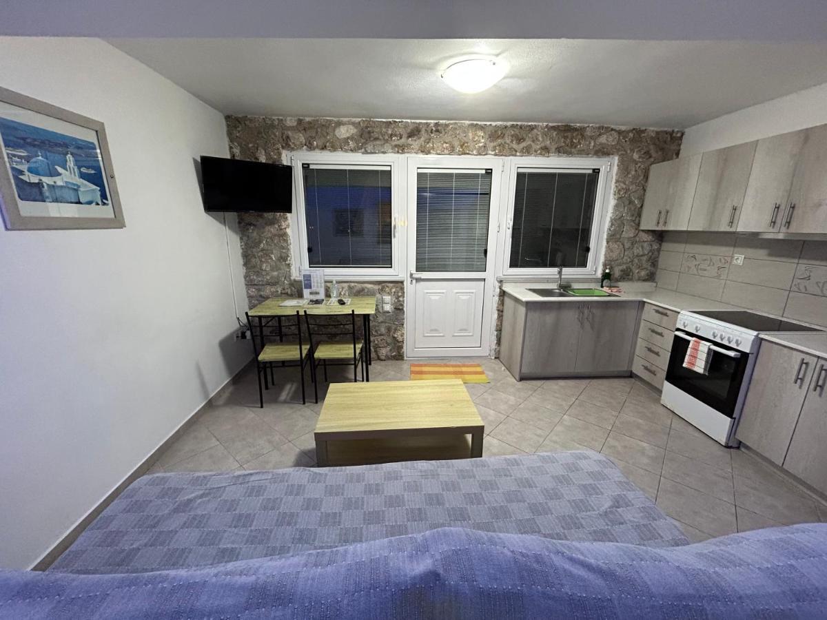 Aroma Cavas Apartment Pyrgos Kallistis Bagian luar foto